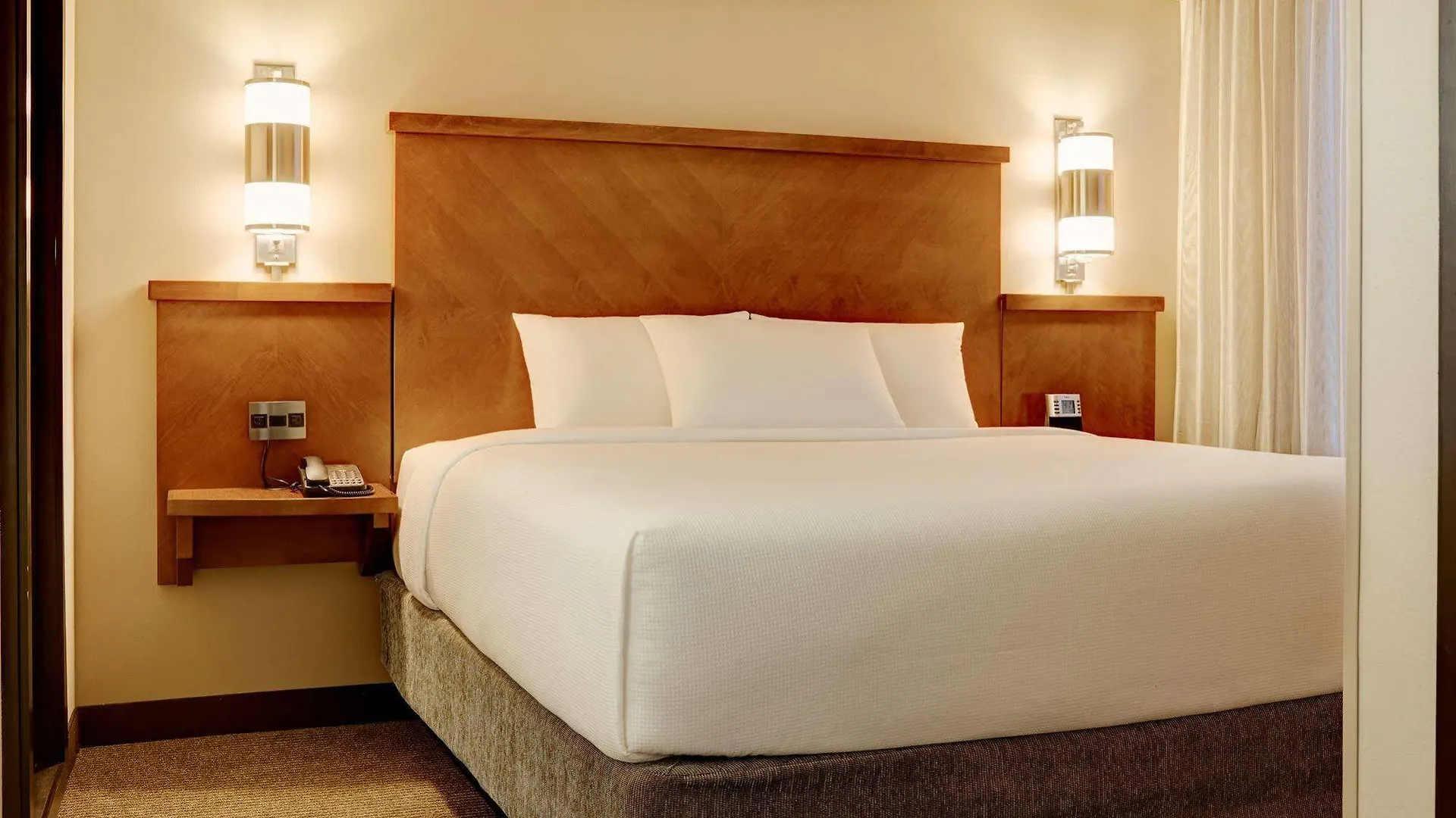 Hyatt Place Charlotte Airport/Lake Pointe Hotel