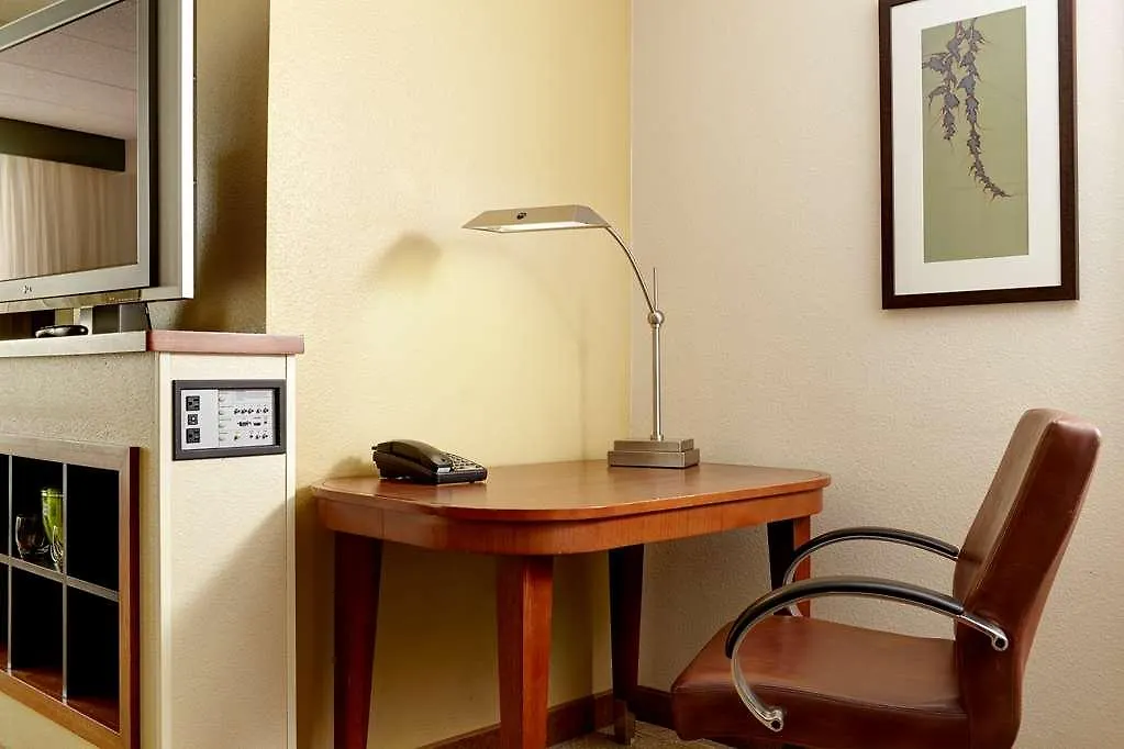 Hyatt Place Charlotte Airport/Lake Pointe 3*,